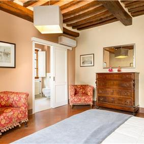 8 Bedroom Villa with Pool near Certaldo, Tuscany, Sleeps 14 - 15